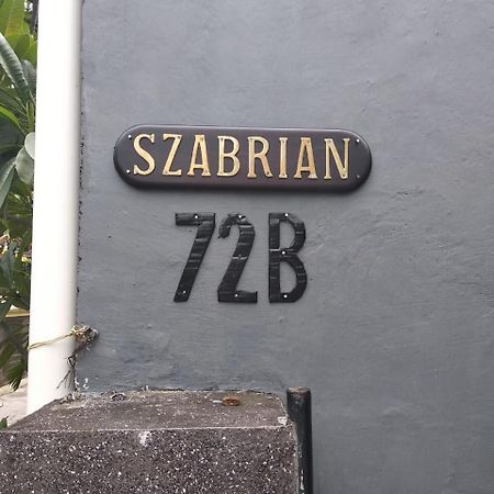 Szabrian Hostel Denpasar  Exterior photo